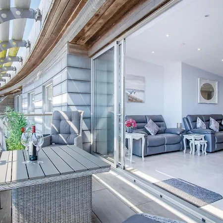 Waters Edge - 2 Bedroom Apartment - Tenby Exterior photo